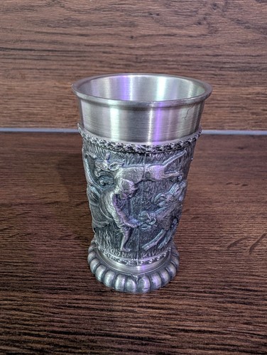 Zinnbecher mit tierrelief - zinnbecher,