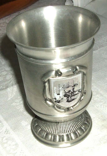 Besonderer zinnbecher als - zinnbecher,